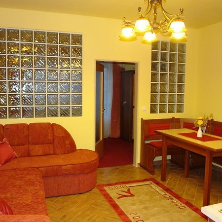 Holdlux Apartmanok Sárvár Екстериор снимка