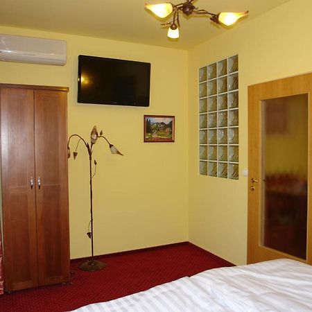 Holdlux Apartmanok Sárvár Екстериор снимка