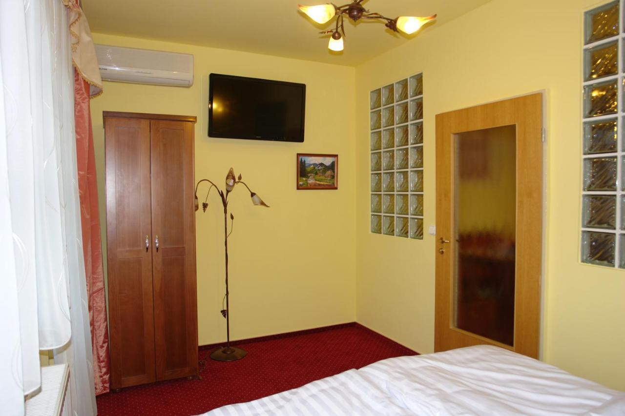 Holdlux Apartmanok Sárvár Екстериор снимка