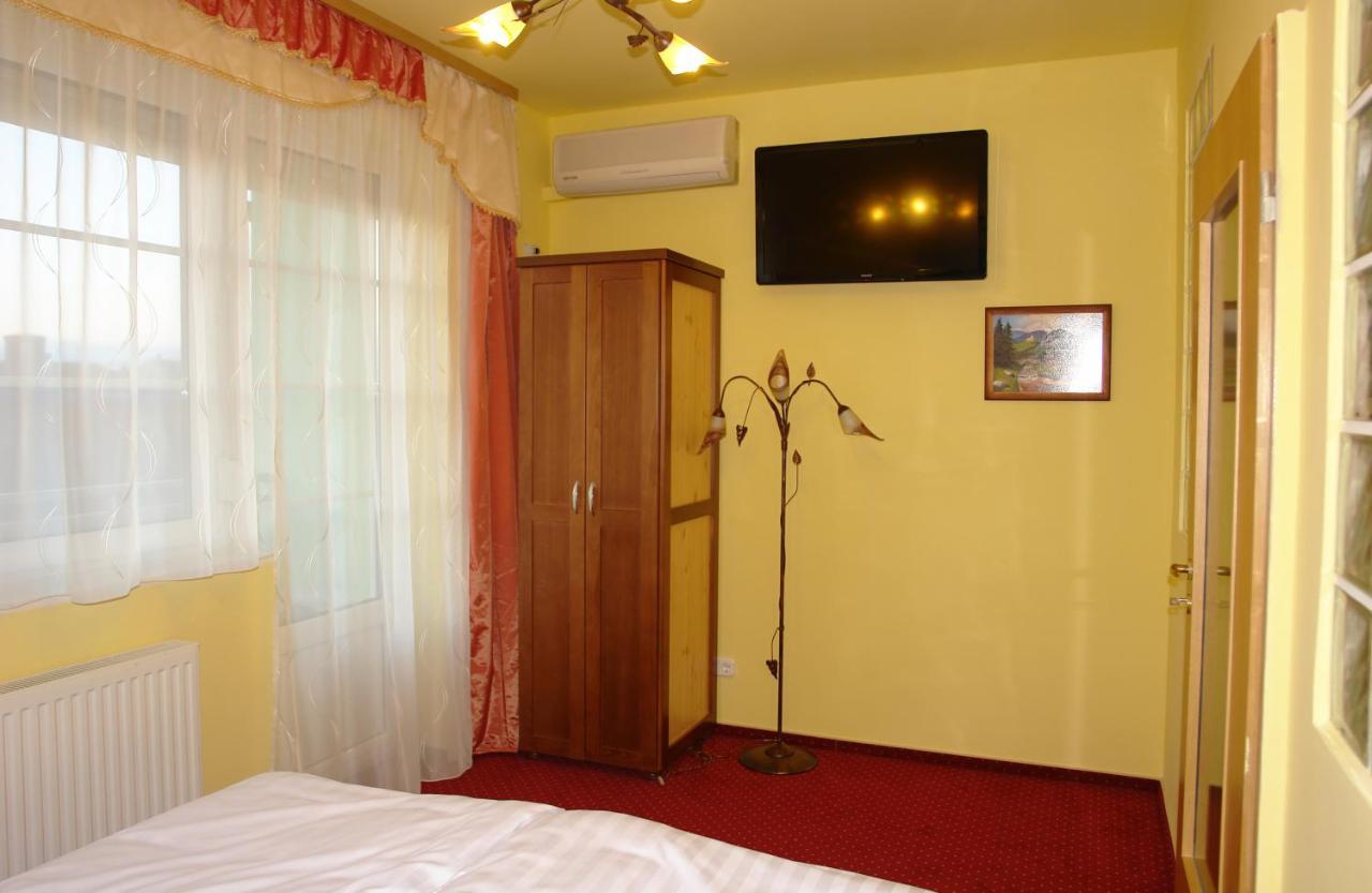 Holdlux Apartmanok Sárvár Екстериор снимка