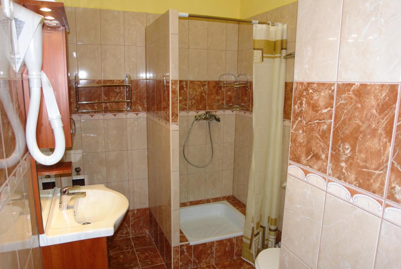 Holdlux Apartmanok Sárvár Екстериор снимка