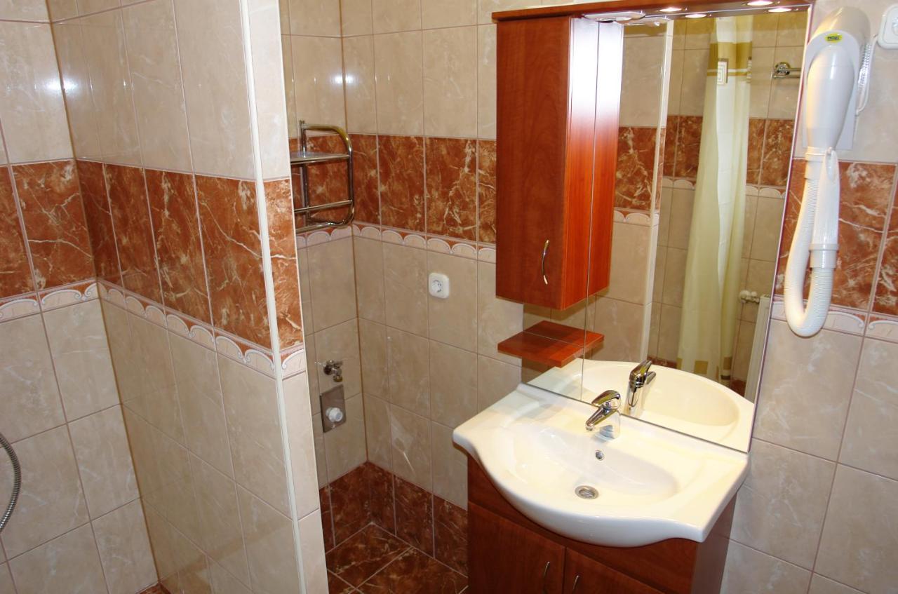 Holdlux Apartmanok Sárvár Екстериор снимка