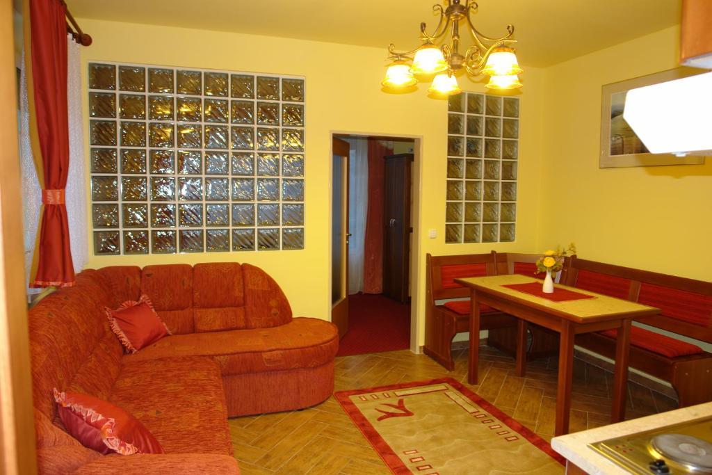 Holdlux Apartmanok Sárvár Екстериор снимка