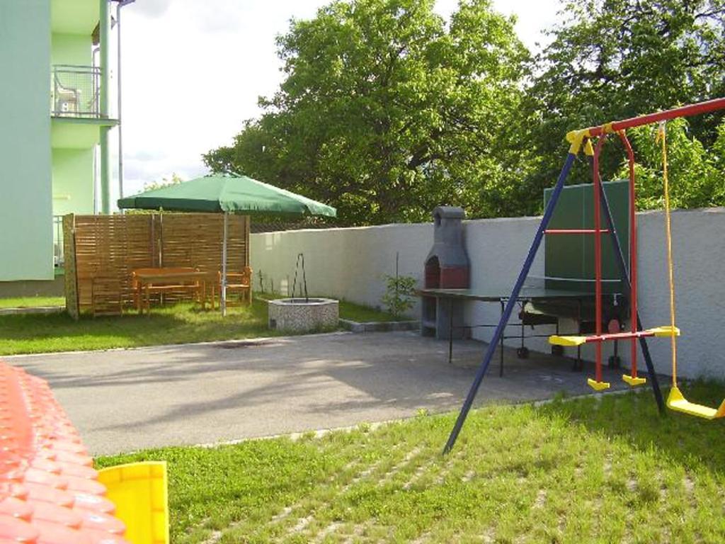 Holdlux Apartmanok Sárvár Екстериор снимка