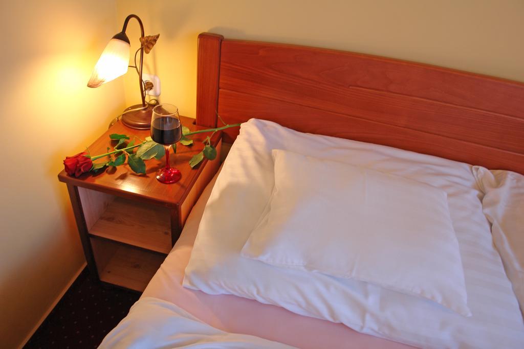 Holdlux Apartmanok Sárvár Екстериор снимка
