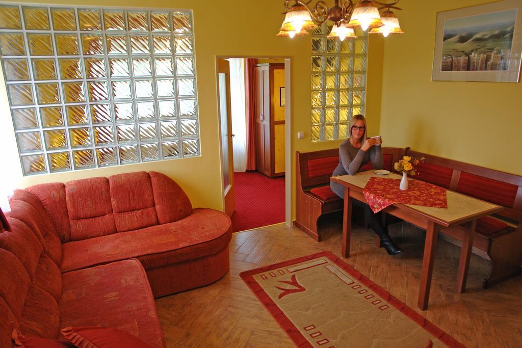 Holdlux Apartmanok Sárvár Екстериор снимка