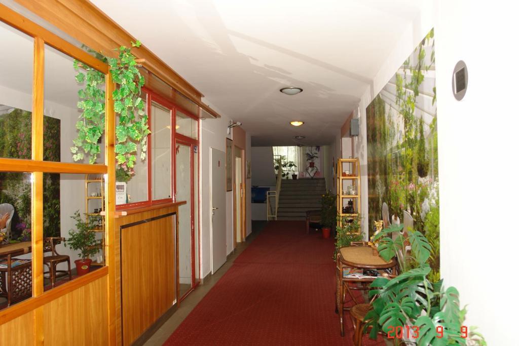 Holdlux Apartmanok Sárvár Екстериор снимка